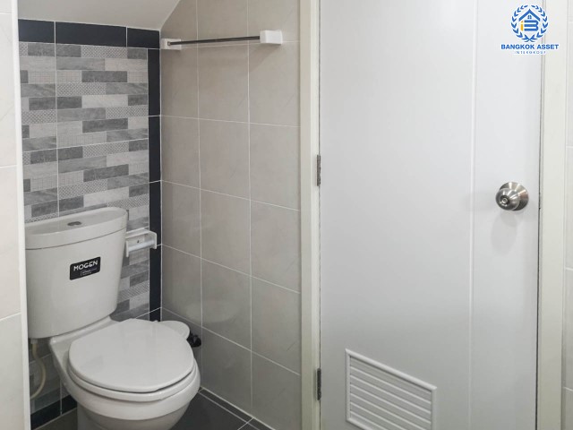 *****บ้านแฝดมือสองย่านปทุมธานี ม.บ้านฟ้าปิยรมย์ เทนโดร เนื้อที่กว้าง 38.10 ตร.ว. ฟังก์ชัน 3 ห้องนอน 3 ห้องน้ำ ที่จอดรถ 2 คัน ฟรี! เครื่องปรับอากาศ 4 เครื่อง ภายในกว้างขวาง สภาพเหมือนใหม่ บนทำเลแห่งการเดินทาง ใกล้รถไฟฟ้าสายสีเขียว "สถานีคูคต" และจุดขึ้นมอเตอร์เวย์